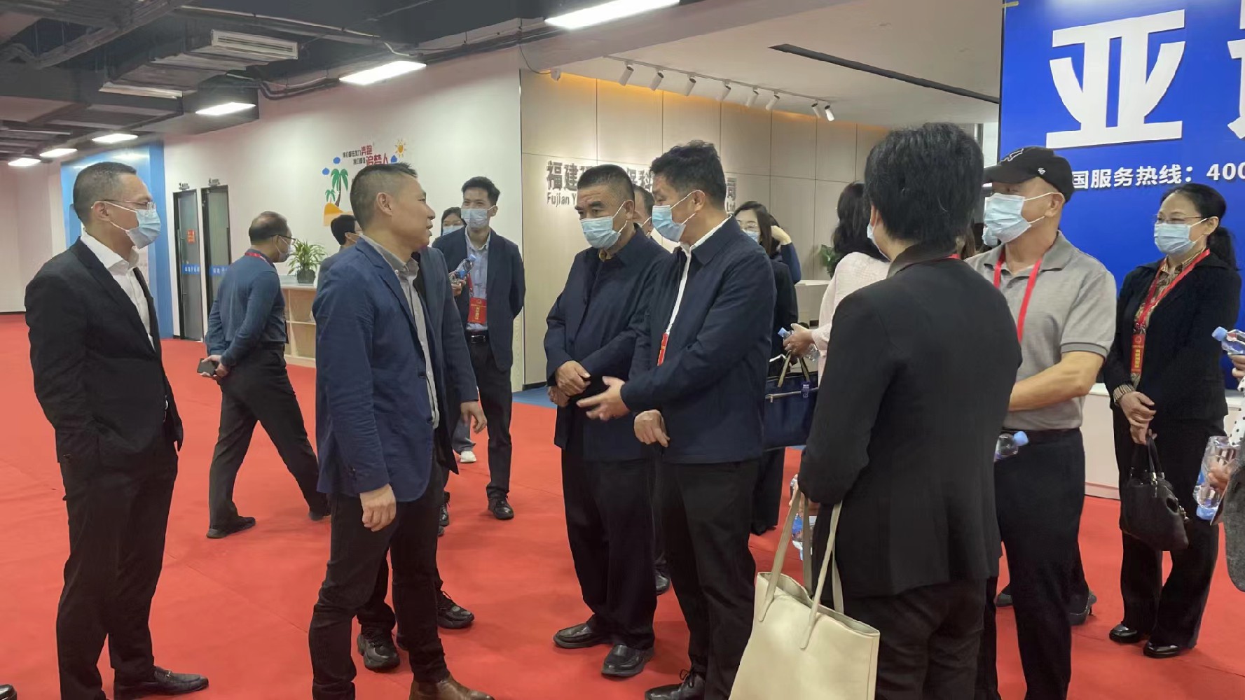 福州市人大副主任游通铃，福清市人大主任陈存凤，福清市政府陈克财副市长一行莅临我公司参观